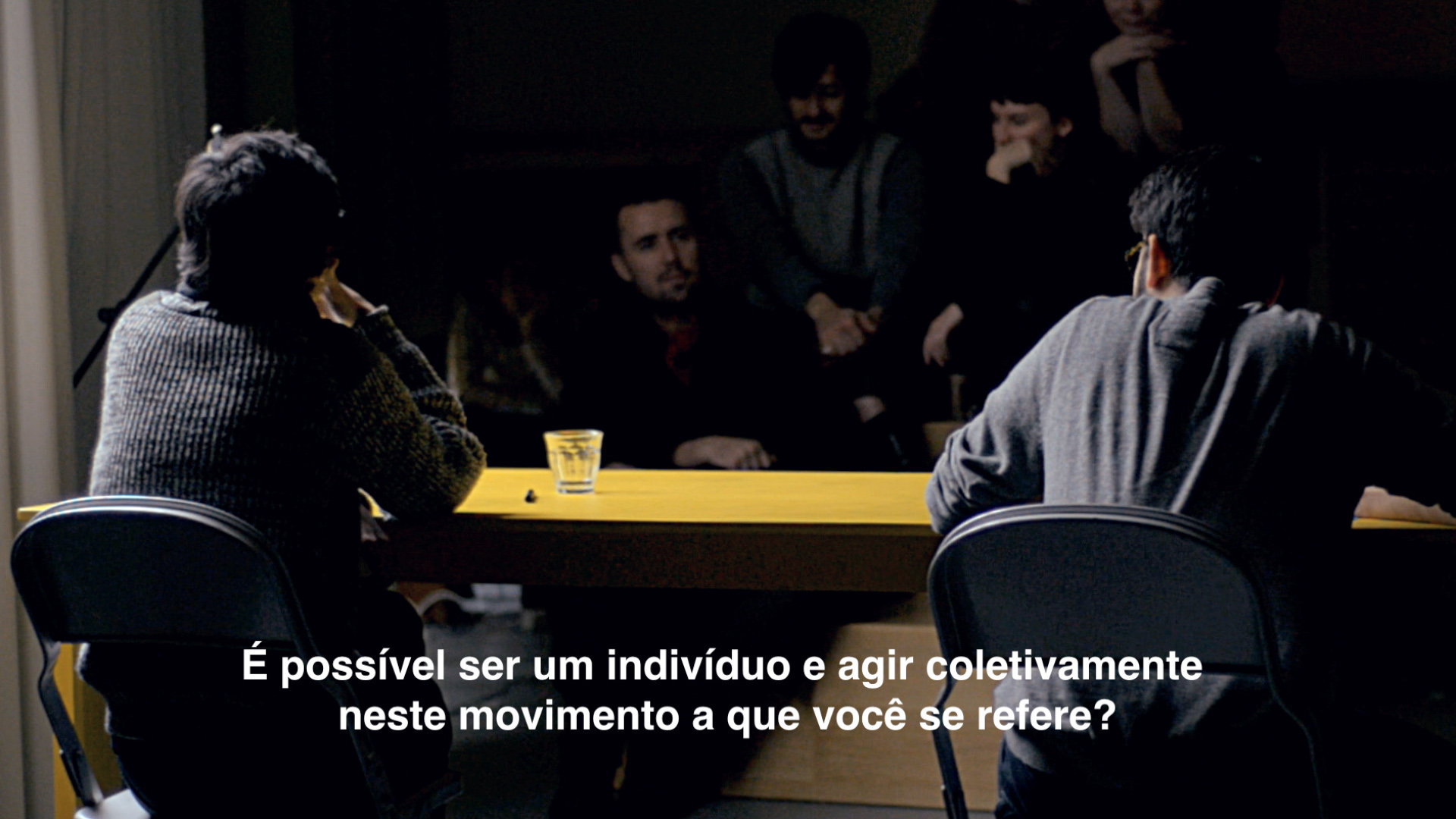 Resistir o passado, ignorar o futuro e a incapacidade de conter o presente (2015)